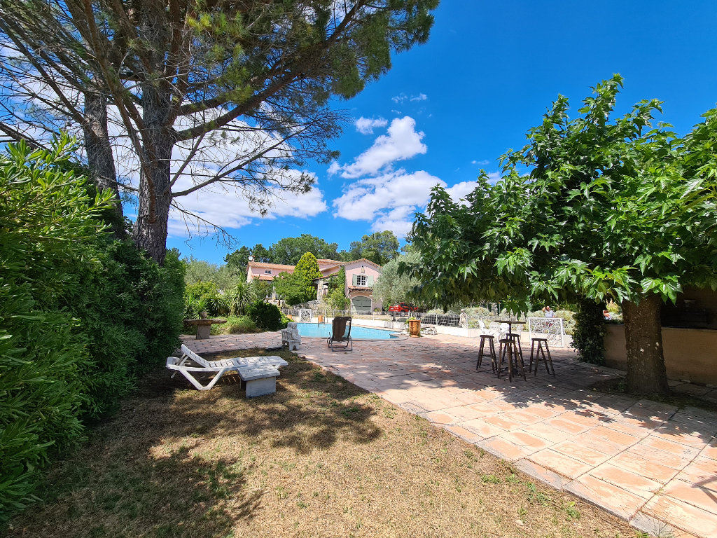 St Privat-des-Vieux villa 7 pièces 180 m2 hab. Terrain 2994 m2 piscine St Privat-des-Vieux villa 7 pièces 180 m2 hab. Terrain 2994 m2 piscine