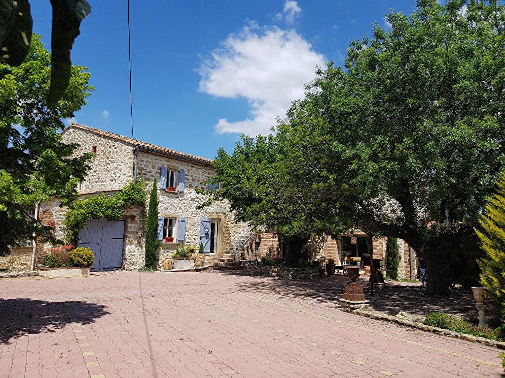 A vendre St Privat des Vieux Mas 9 pièces 238 m2 habitable terrain 2 hectares piscine possibilité de chambres d'hôtes A vendre St Privat des Vieux Mas 9 pièces 238 m2 habitable terrain 2 hectares piscine possibilité de chambres d'hôtes