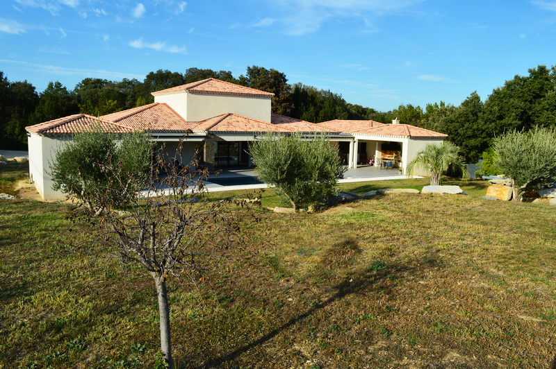 Villa récente 6 pièces 197 m2 terrain 3020 m2 piscine secteur calme Villa récente 6 pièces 197 m2 terrain 3020 m2 piscine secteur calme