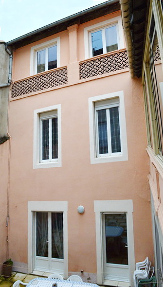 Appartement 4 pièces avec cour intérieure privative Appartement 4 pièces avec cour intérieure privative
