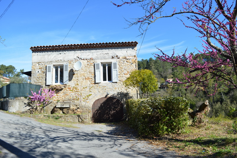 Maison en pierre 5 pièces 110 m2 terrain 3495 m2 Maison en pierre 5 pièces 110 m2 terrain 3495 m2
