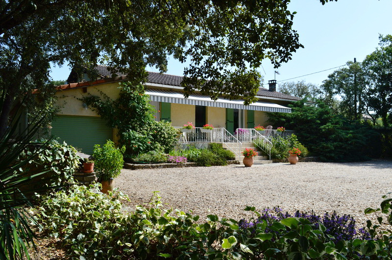 Maison 4 pièces 144 m2 terrain 2750 m2 secteur calme piscine Maison 4 pièces 144 m2 terrain 2750 m2 secteur calme piscine