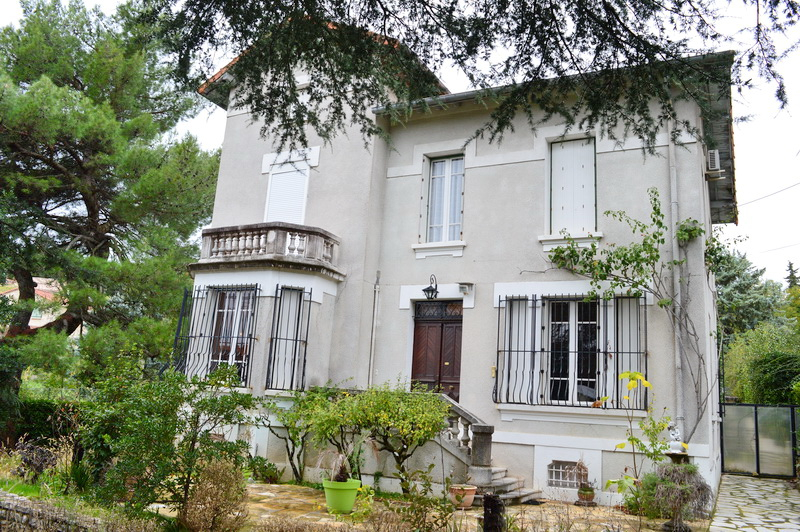 Alès maison de Maître 240 m2 hab. 10 pièces terrain 1562 m2 Alès maison de Maître 240 m2 hab. 10 pièces terrain 1562 m2