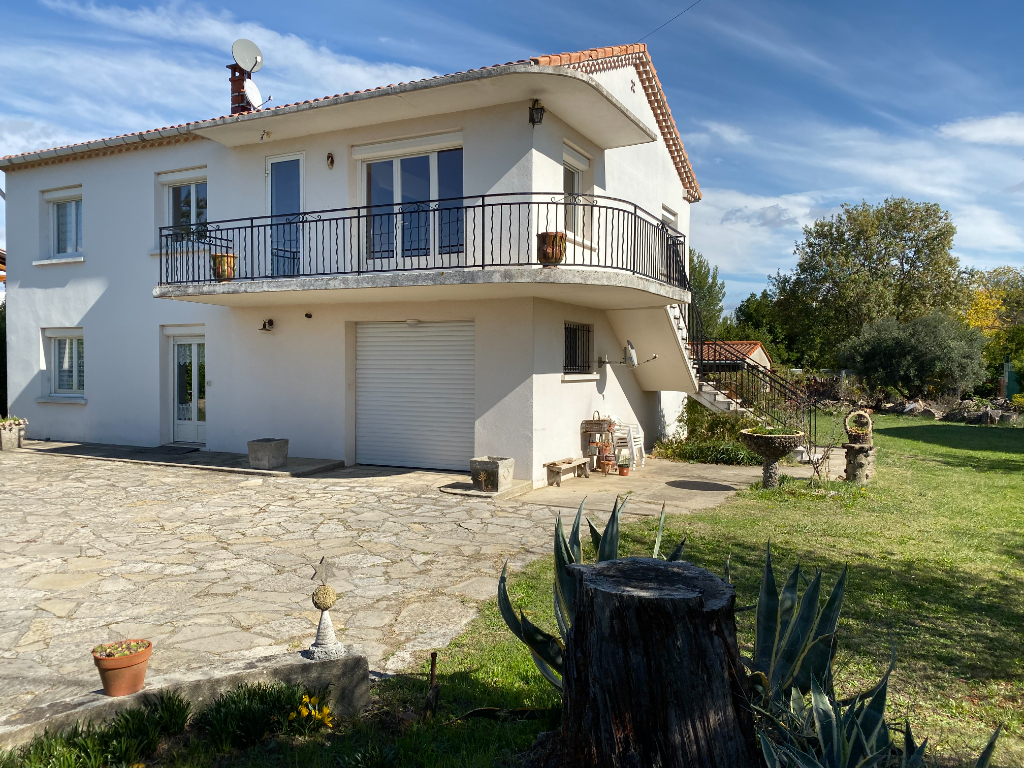 Maison 2 appartements T4 et T3 155 m2 hab. terrain 1373 m2 Maison 2 appartements T4 et T3 155 m2 hab. terrain 1373 m2
