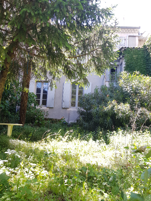 Immeuble Ales proche centre-ville 2 appartements type 4 et 3 avec jardin. Immeuble Ales proche centre-ville 2 appartements type 4 et 3 avec jardin.