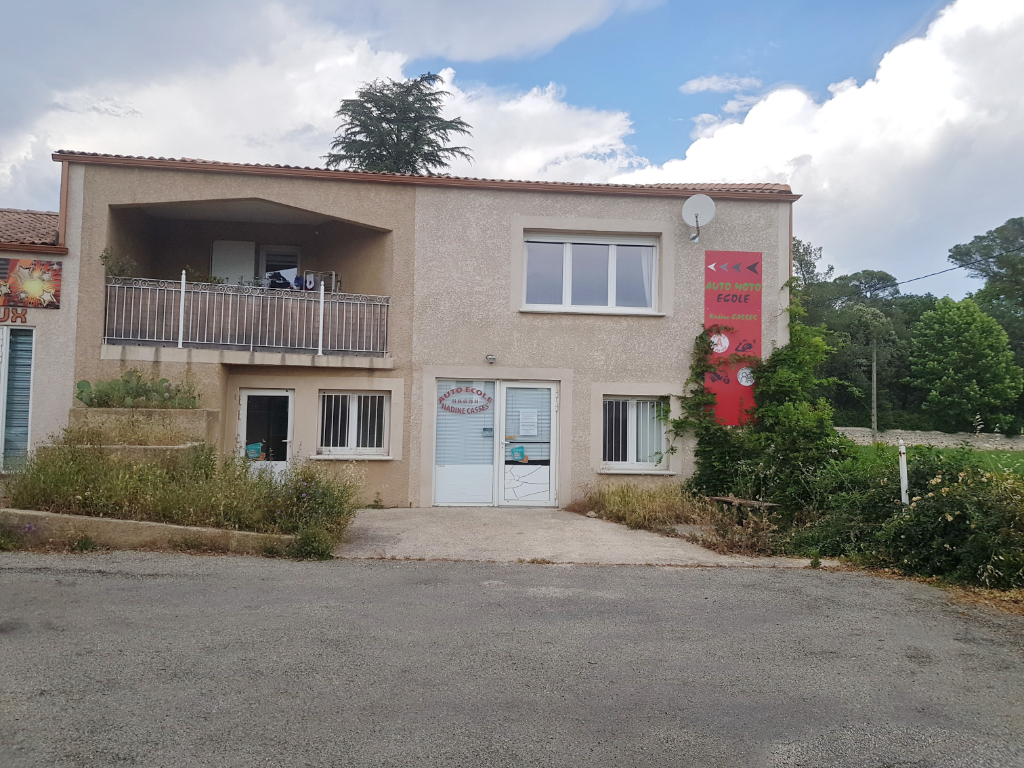 Local commercial Saint Christol Les Ales 4 pièces 79 m2, parking, proche Lycée Jacques Prévert Local commercial Saint Christol Les Ales 4 pièces 79 m2, parking, proche Lycée Jacques Prévert