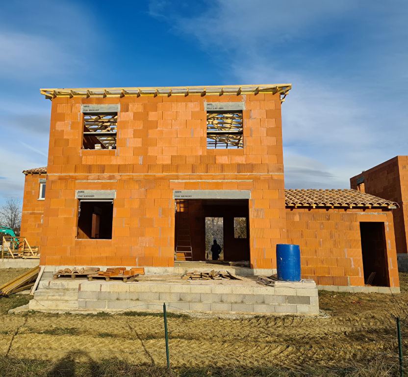 Villa neuve type 4 RT 2012 terrain 350 m2 Villa neuve type 4 RT 2012 terrain 350 m2