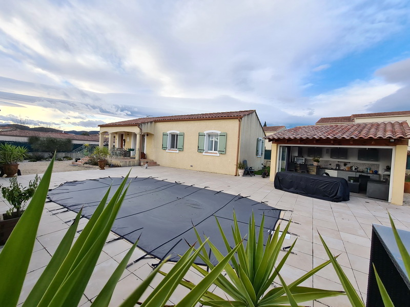 Villa de plain-pied 102.62 m2 terrain 880 m2 piscine Villa de plain-pied 102.62 m2 terrain 880 m2 piscine