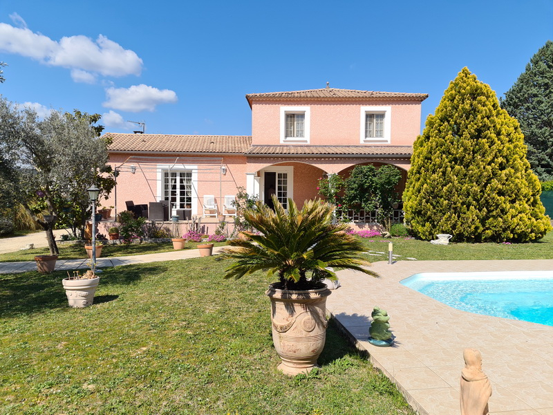 Villa type 5 de 138 m2 hab. Terrain 1250 m2 piscine Villa type 5 de 138 m2 hab. Terrain 1250 m2 piscine