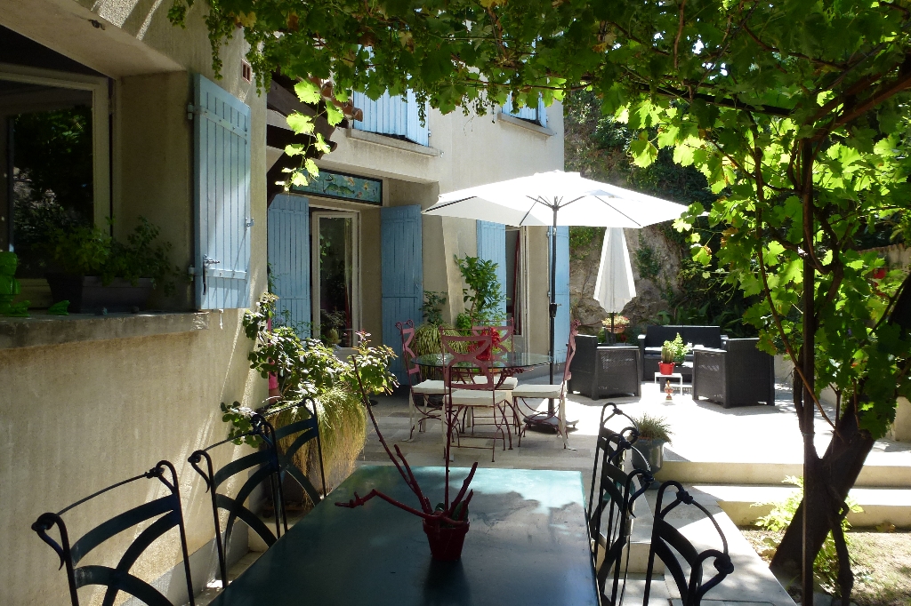 VILLENEUVE LES AVIGNON QUARTIER PHILIPPE LE BEL SUPERBE MAISON DE 145 M² DANS SON ECRIN DE VERDURE VILLENEUVE LES AVIGNON QUARTIER PHILIPPE LE BEL SUPERBE MAISON DE 145 M² DANS SON ECRIN DE VERDURE