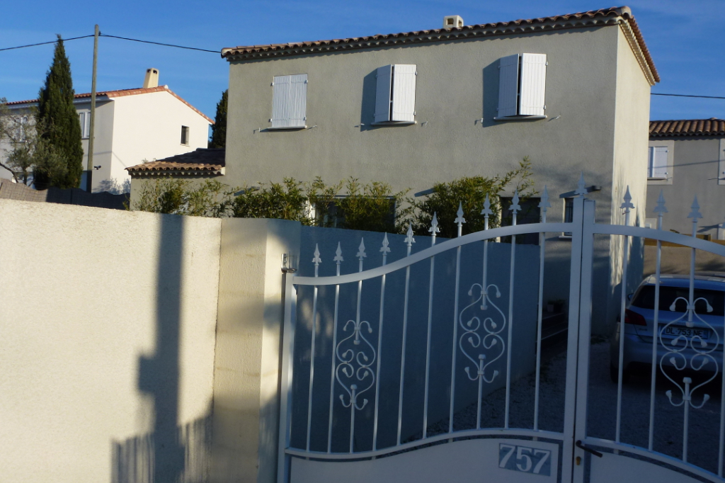 30400, VILLENEUVE LES AVIGNON, QUARTIER RESIDENTIEL, CHEMIN DU LOZET, VILLA T.4 DE PLAIN-PIED. 30400, VILLENEUVE LES AVIGNON, QUARTIER RESIDENTIEL, CHEMIN DU LOZET, VILLA T.4 DE PLAIN-PIED.