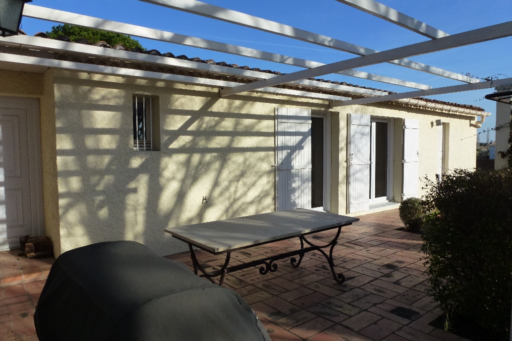 AU COEUR DES ALPILLES, VILLA T 4/5 DE PLAIN PIED DE 134 M² SUR TERRAIN ARBORE DE 960 M² AU COEUR DES ALPILLES, VILLA T 4/5 DE PLAIN PIED DE 134 M² SUR TERRAIN ARBORE DE 960 M²