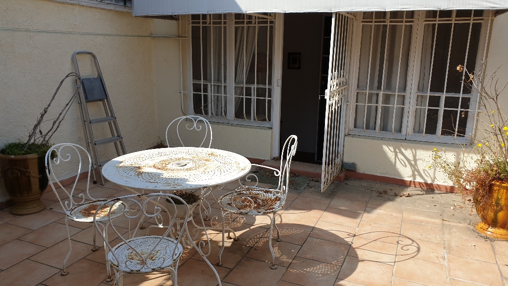 MAISON DE VILLE EN INTRA-MUROS AVEC COUR, GARAGE, TERRASSE SUR LES TOITS MAISON DE VILLE EN INTRA-MUROS AVEC COUR, GARAGE, TERRASSE SUR LES TOITS