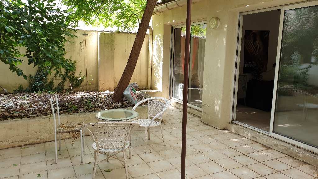 AVIGNON-INTRA A LOUER EN REZ DE CHAUSSEE T. 3. AVEC COUR-JARDIN AVIGNON-INTRA A LOUER EN REZ DE CHAUSSEE T. 3. AVEC COUR-JARDIN