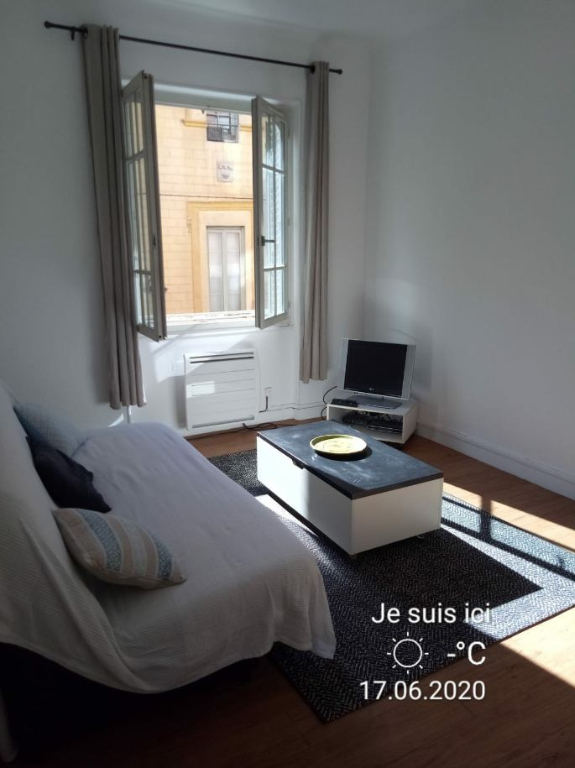 A LOUER AVIGNON INTRA MUROS PLACE PIE T.2 MEUBLE A LOUER AVIGNON INTRA MUROS PLACE PIE T.2 MEUBLE