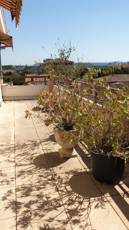 84 CAVAILLON CENTRE-VILLE APPARTEMENT T4. PARKING. TERRASSE AVEC VUE. 84 CAVAILLON CENTRE-VILLE APPARTEMENT T4. PARKING. TERRASSE AVEC VUE.