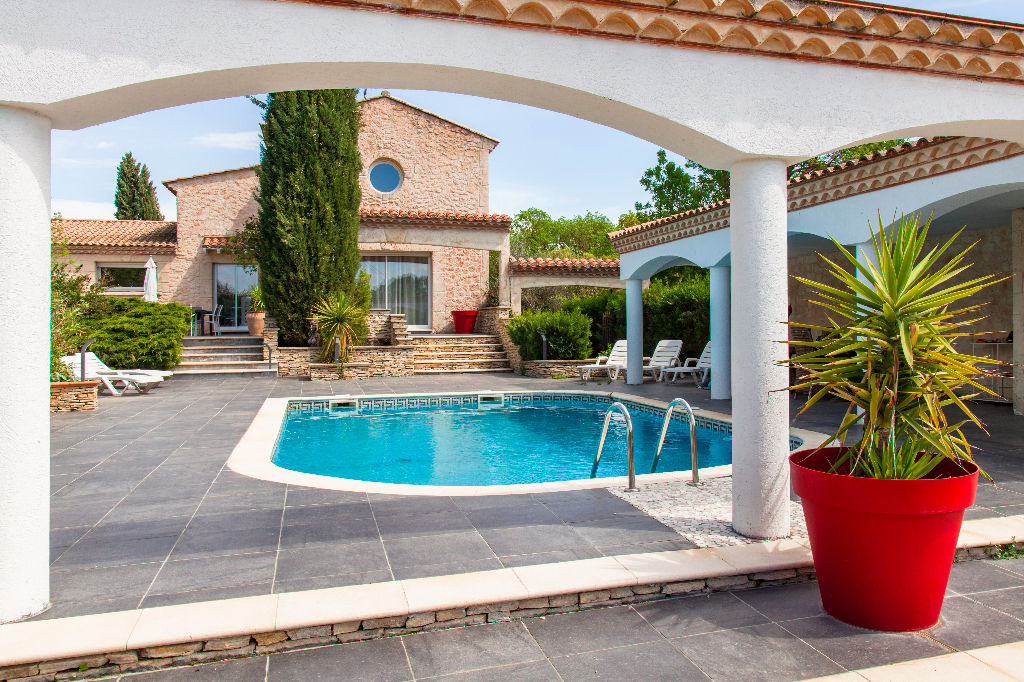 Maison Thezan Les Beziers 6 pièce(s) 192 m2 Maison Thezan Les Beziers 6 pièce(s) 192 m2