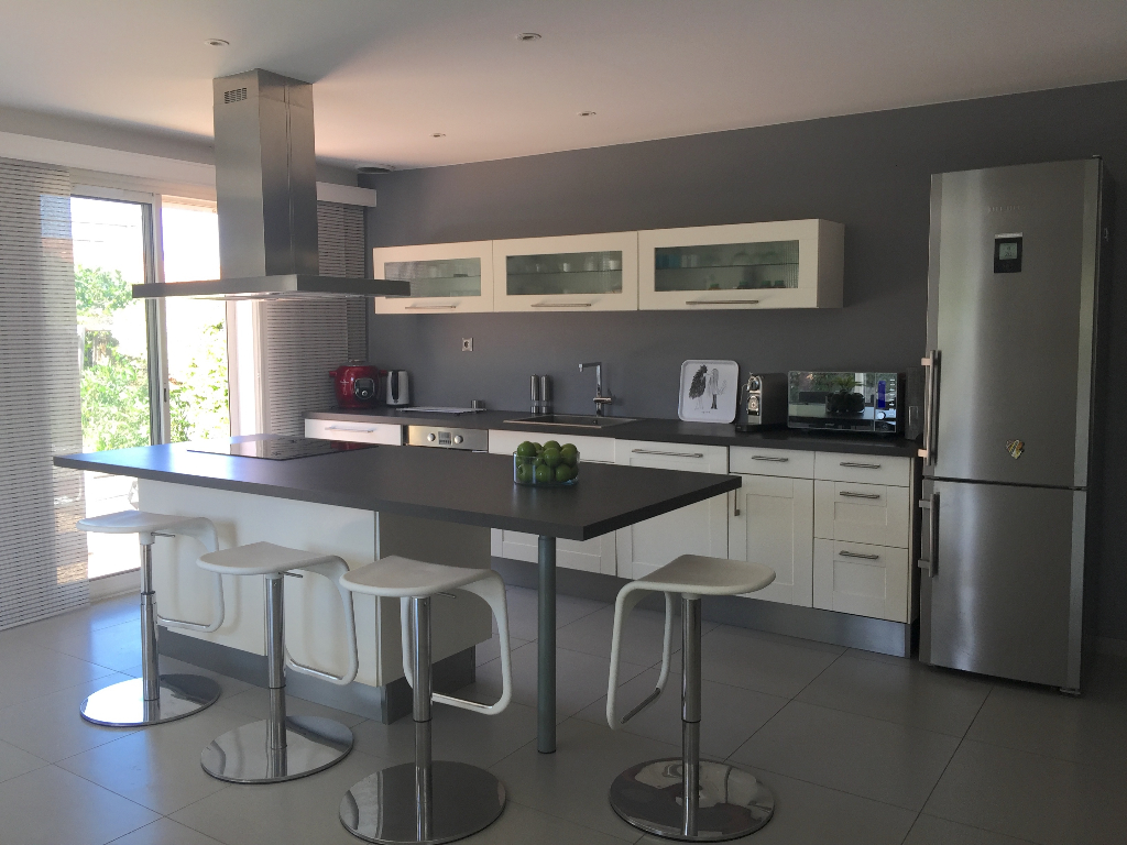 Villa Lignan Sur Orb 4 pièce(s) 120 m2 Villa Lignan Sur Orb 4 pièce(s) 120 m2