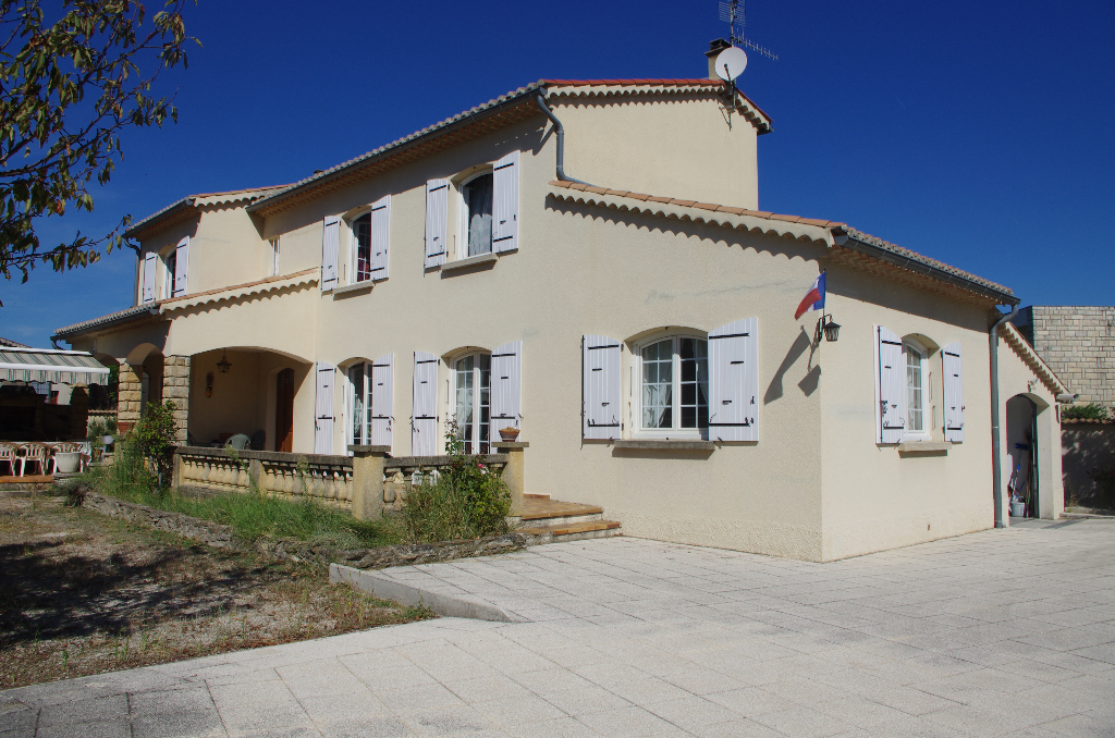 Maison 84500 Bollène 8 pièce(s) 220 m2 Maison 84500 Bollène 8 pièce(s) 220 m2