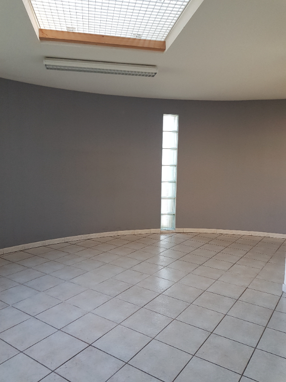Local commercial 84500 Bollene 229 m2 Local commercial 84500 Bollene 229 m2