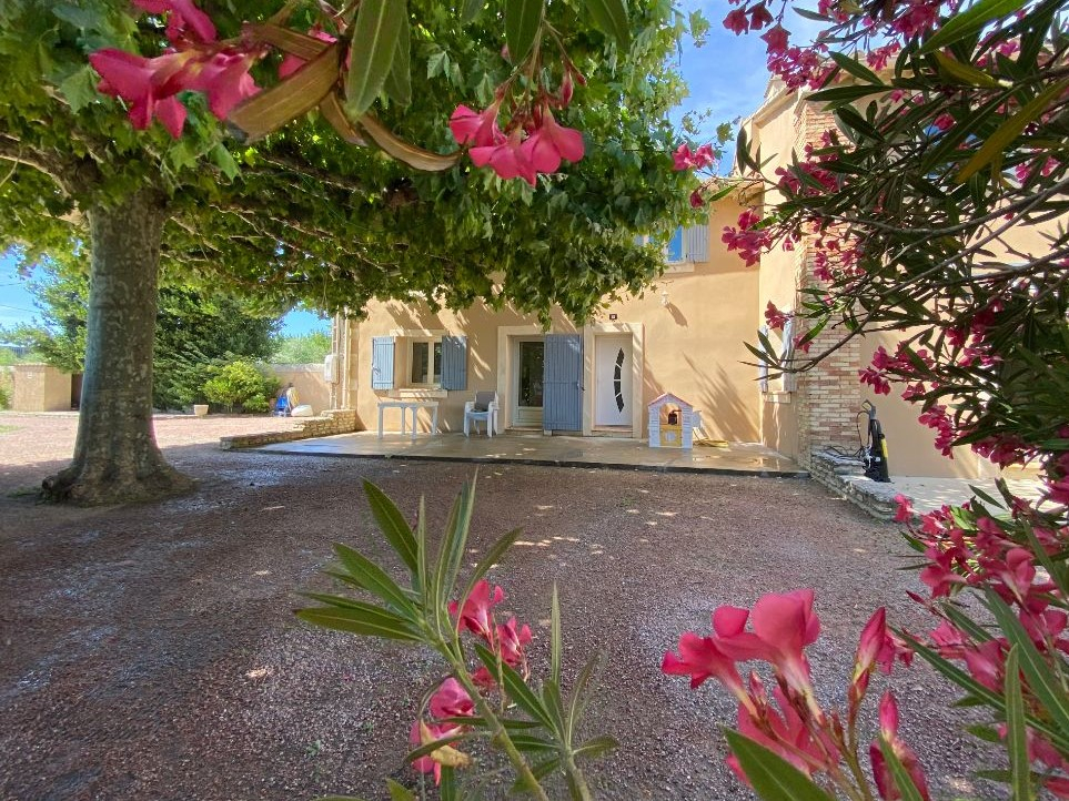 Maison Mondragon 84430 5 pièce(s) 180 m2 Maison Mondragon 84430 5 pièce(s) 180 m2