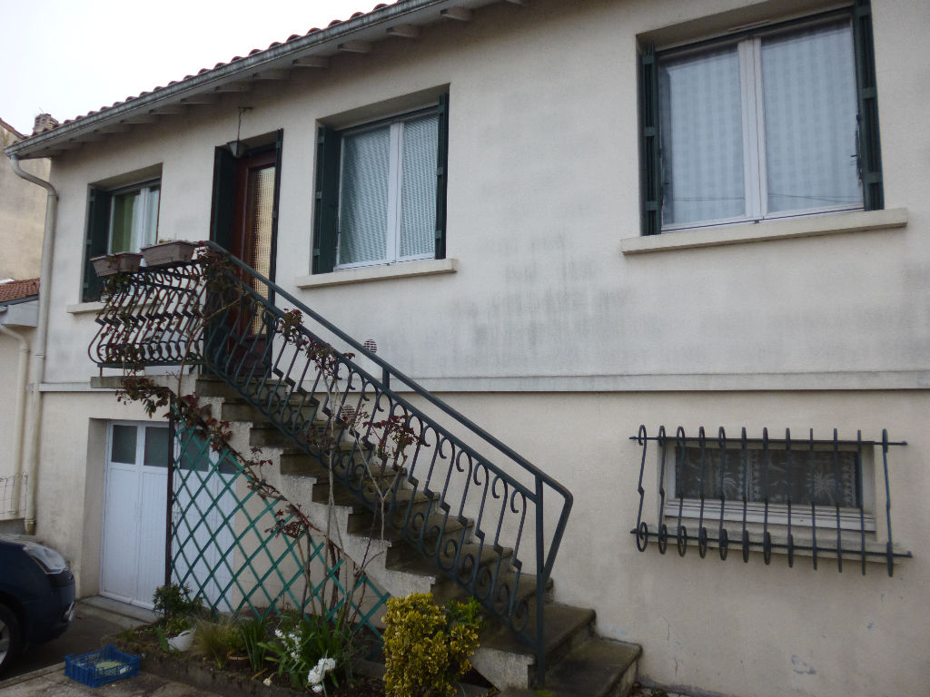 Pavillon sur sous sol sur 529m² de terrain clos Pavillon sur sous sol sur 529m² de terrain clos
