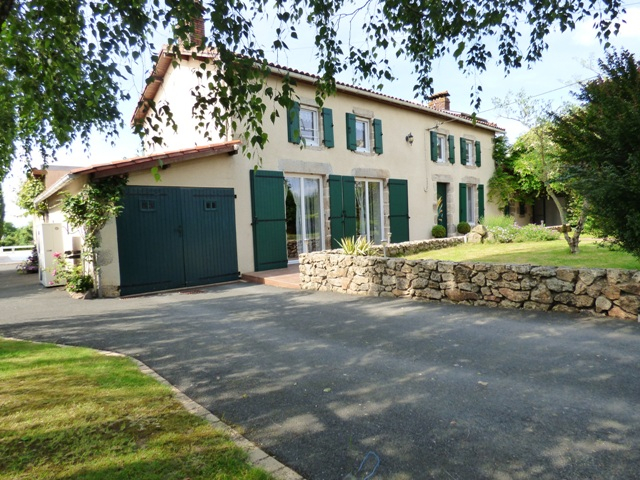 CLESSE - Longère 5 chambres CLESSE - Longère 5 chambres