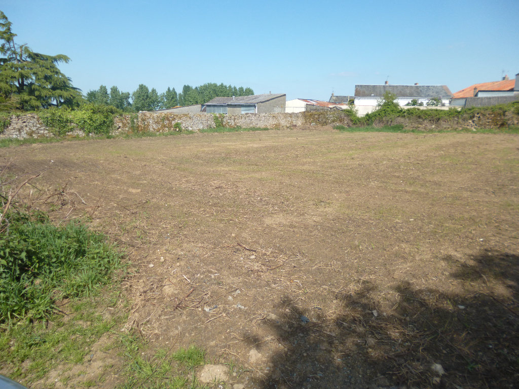 GEAY - Terrain constructible de 1453m² GEAY - Terrain constructible de 1453m²