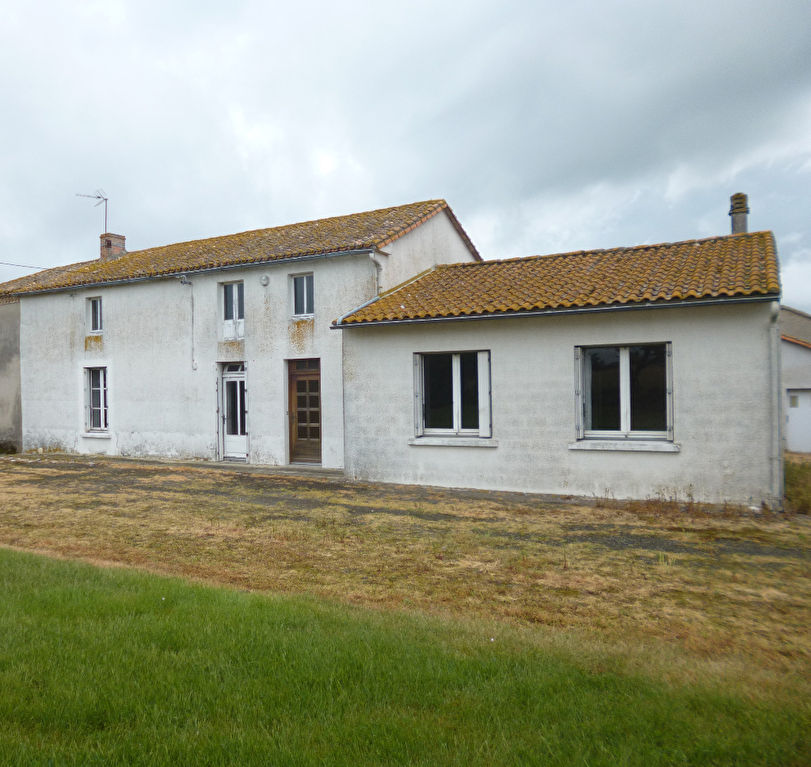 ST PORCHAIRE - Maison à rénover, fort potentiel ! ST PORCHAIRE - Maison à rénover, fort potentiel !