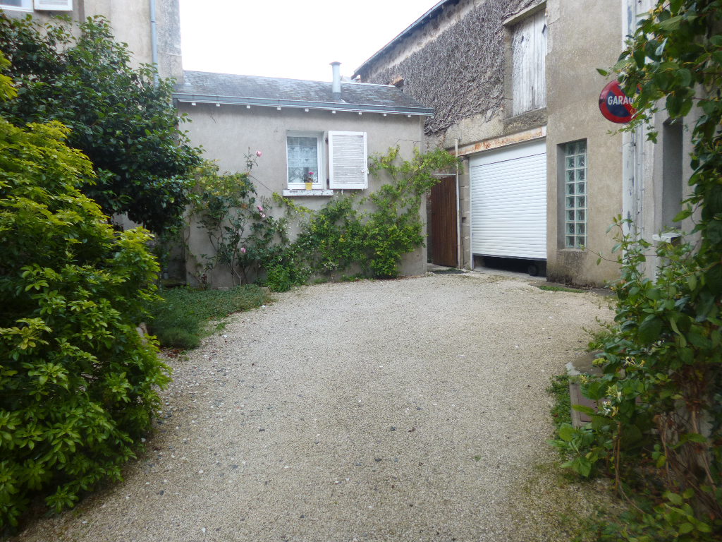 NUEIL-LES-AUBIERS - Maison en plein bourg ! NUEIL-LES-AUBIERS - Maison en plein bourg !