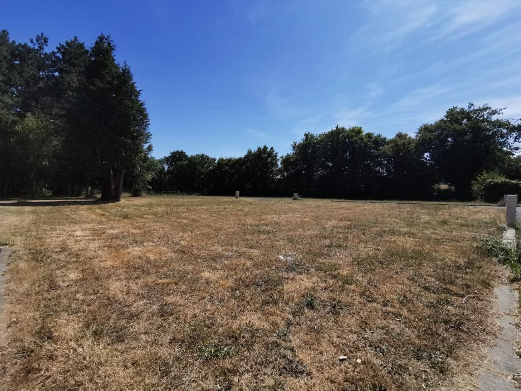 A VENDRE TERRAIN LA ROCHE SUR YON VIABILISE DE 453 M2 A VENDRE TERRAIN LA ROCHE SUR YON VIABILISE DE 453 M2