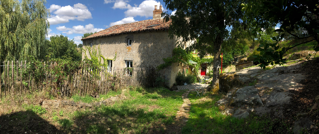 Moulin à eau habitable avec fort potentiel Moulin à eau habitable avec fort potentiel
