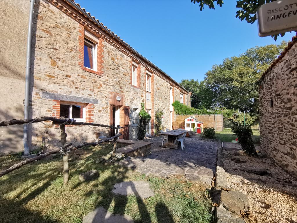 MAISON ANCIEN CORPS DE FERME RÉNOVÉE MAISON ANCIEN CORPS DE FERME RÉNOVÉE