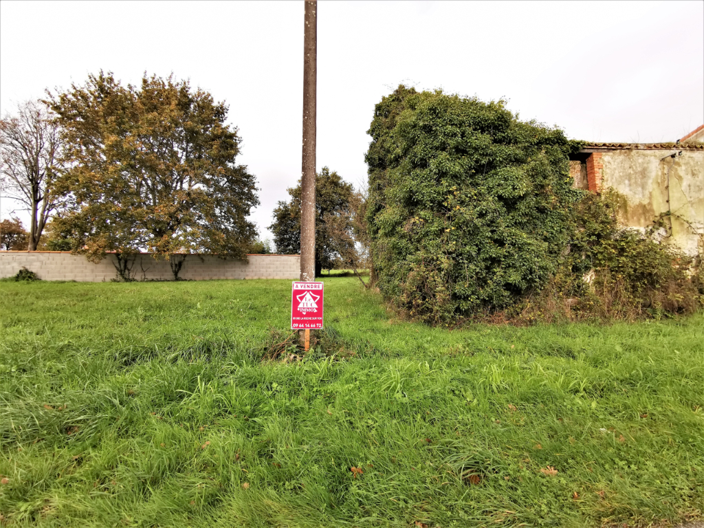 A VENDRE TERRAIN CONSTRUCTIBLE DE 824 M2 A AUBIGNY LES CLOUZEAUX A VENDRE TERRAIN CONSTRUCTIBLE DE 824 M2 A AUBIGNY LES CLOUZEAUX