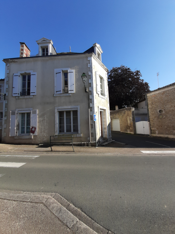 A VENDRE CENTRE VILLE DE SAINT HERMINE MAISON DE 113M2 A VENDRE CENTRE VILLE DE SAINT HERMINE MAISON DE 113M2