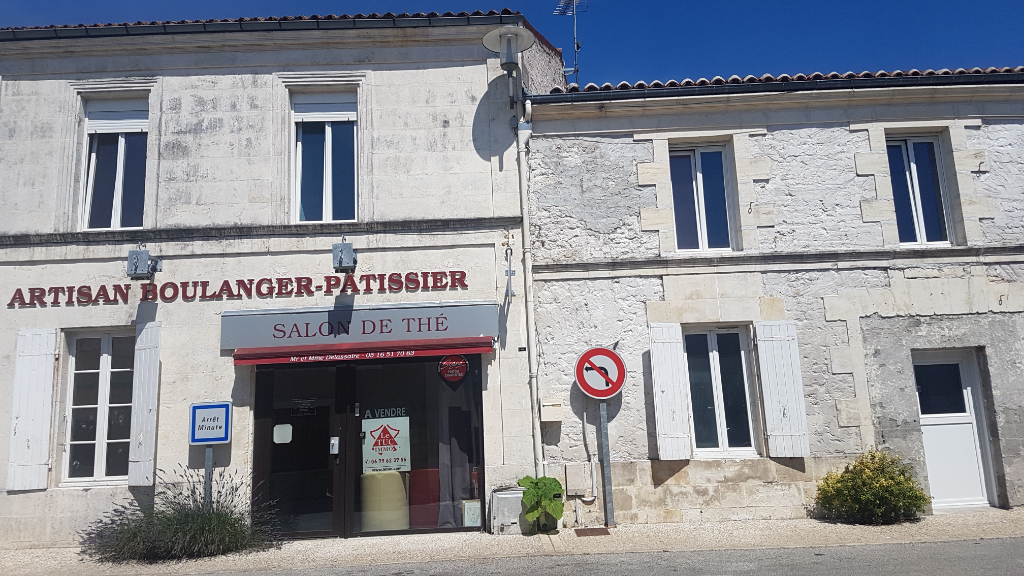 Local commercial Tonnay Boutonne 3 pièce(s) 136 m2 + appartement Local commercial Tonnay Boutonne 3 pièce(s) 136 m2 + appartement