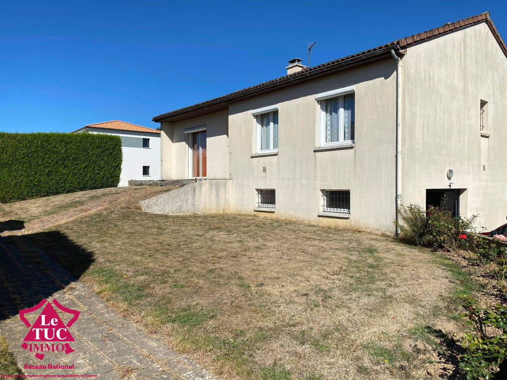 Maison Terves 4 pièce(s) 809 m2 Maison Terves 4 pièce(s) 809 m2