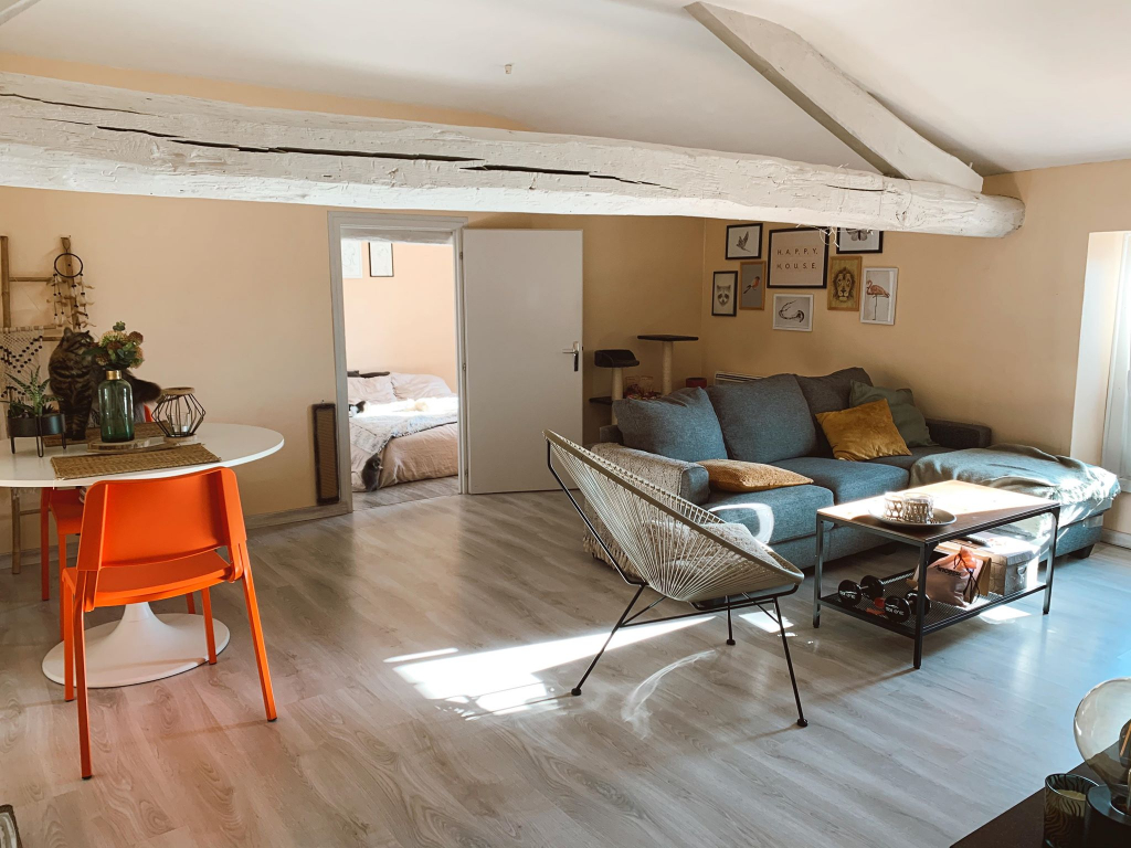 BRESSUIRE - Appartement T2 refait à neuf au 2ème étage BRESSUIRE - Appartement T2 refait à neuf au 2ème étage