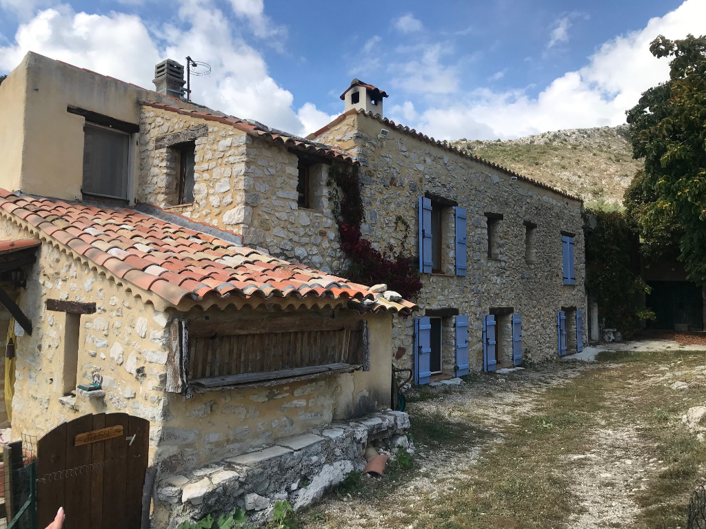 TRIGANCE. Bastide en pierres restaurée de 130 m2 TRIGANCE. Bastide en pierres restaurée de 130 m2