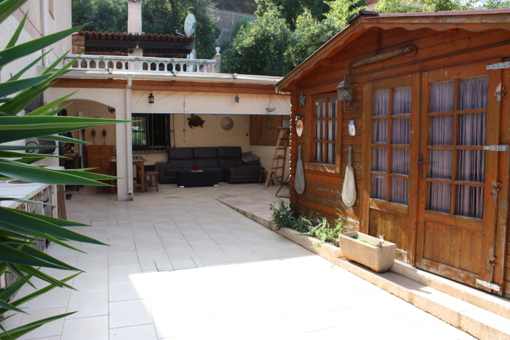 Rez de villa de villa de 91 m2. Terrasse 70 m2 Rez de villa de villa de 91 m2. Terrasse 70 m2