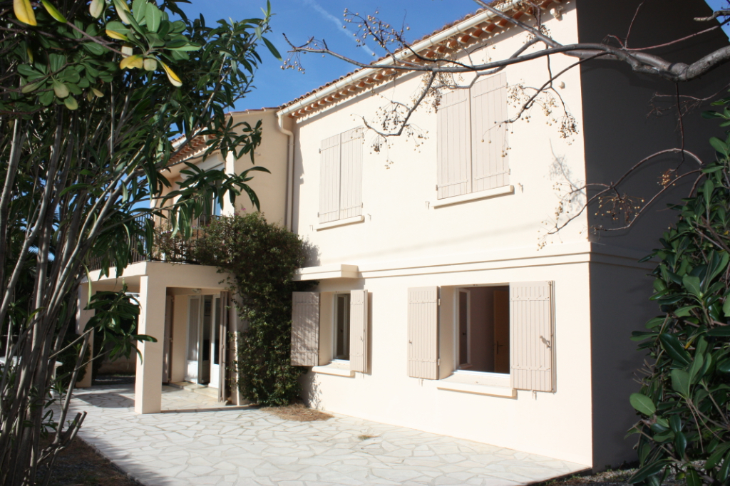 Villa. 2 appartements. proche plage. Villa. 2 appartements. proche plage.