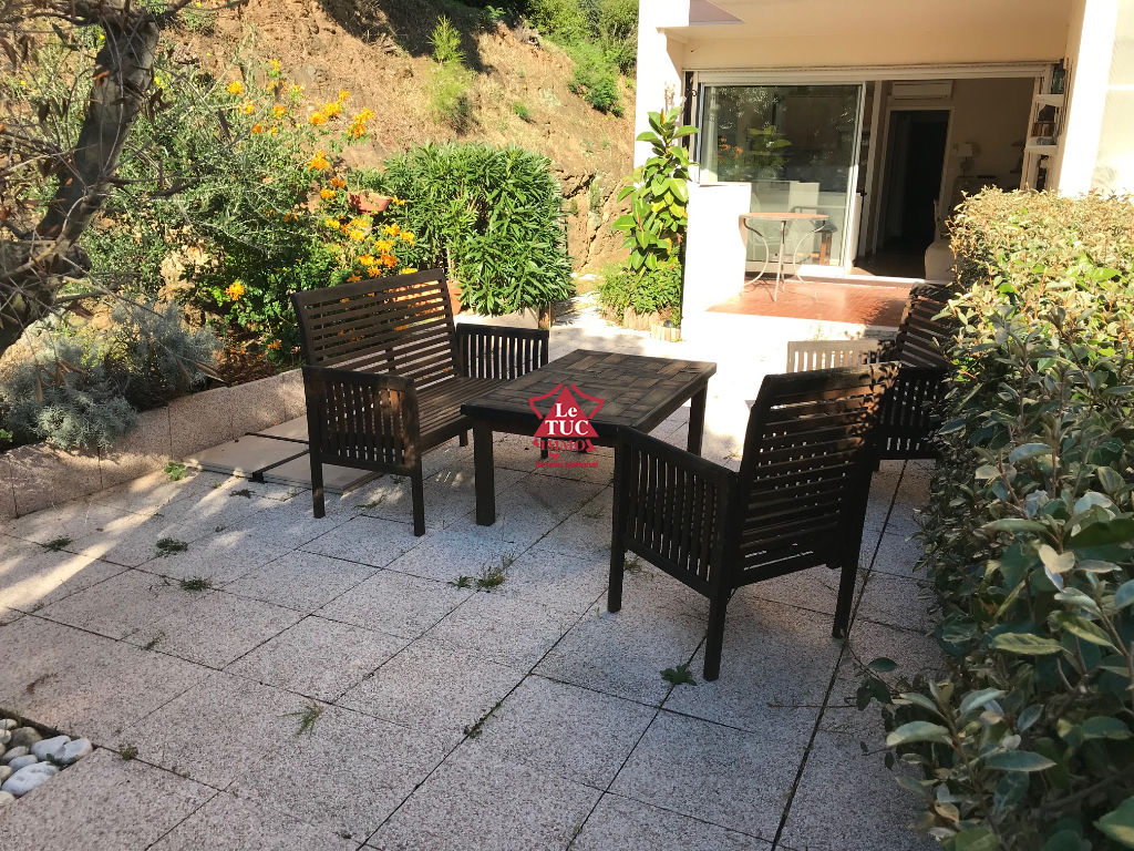 Beau 2 pièces. Jardin. Vue mer Beau 2 pièces. Jardin. Vue mer