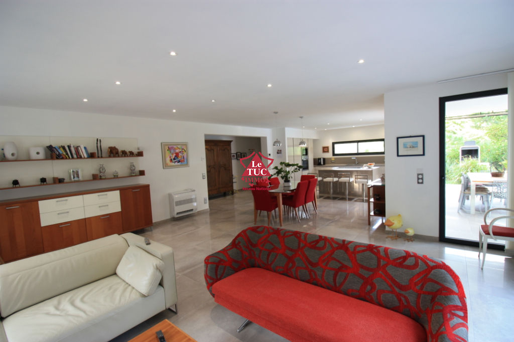 Villa neuve, 2 appartements. Piscine Villa neuve, 2 appartements. Piscine