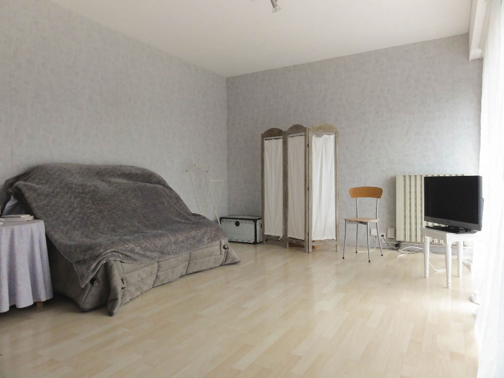 T1 plein sud de 32 m² + balcon et parking privé T1 plein sud de 32 m² + balcon et parking privé