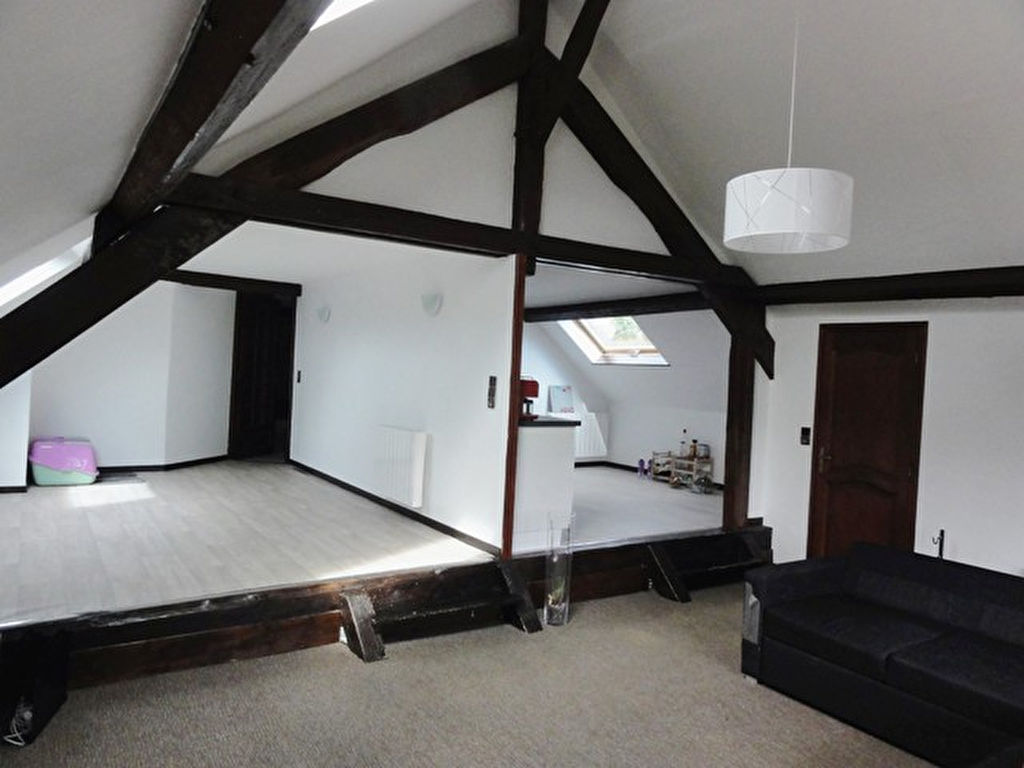 90 m² en dernier étage d'une ancienne ferme 90 m² en dernier étage d'une ancienne ferme