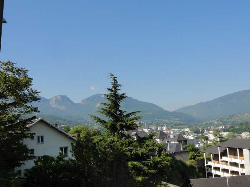 T2 meublé de 49 m² avec belle terrasse et vue dégagée. T2 meublé de 49 m² avec belle terrasse et vue dégagée.