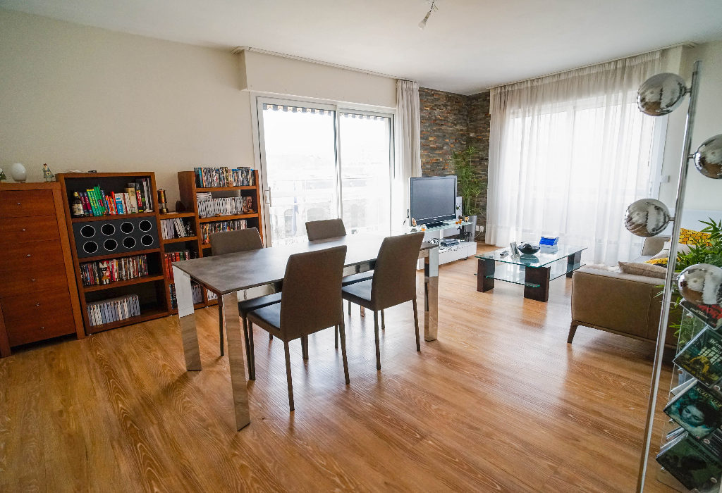 Vue dégagée pour ce vaste T3 de 76 m² (secteur Jardins du Verney) Vue dégagée pour ce vaste T3 de 76 m² (secteur Jardins du Verney)