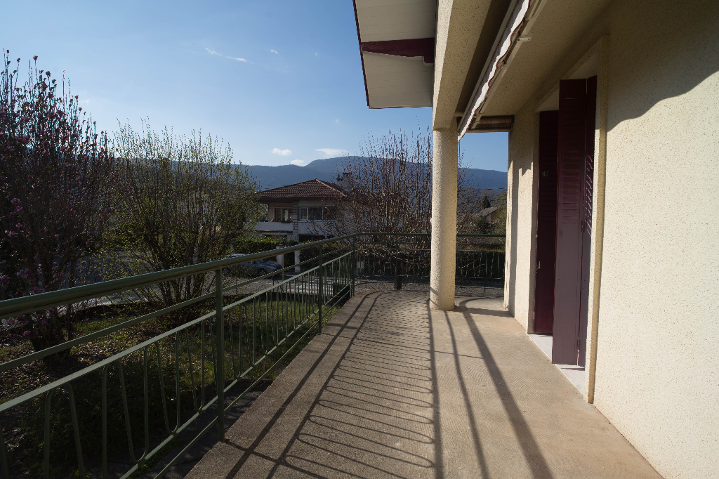 Maison de ville sur terrain plat et cloturé 640 m² Maison de ville sur terrain plat et cloturé 640 m²