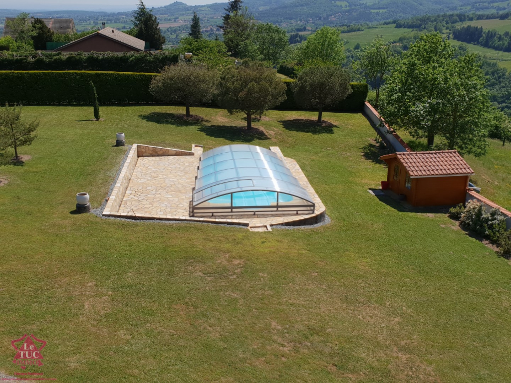 10 min de Feurs - Terrain avec piscine 10 min de Feurs - Terrain avec piscine