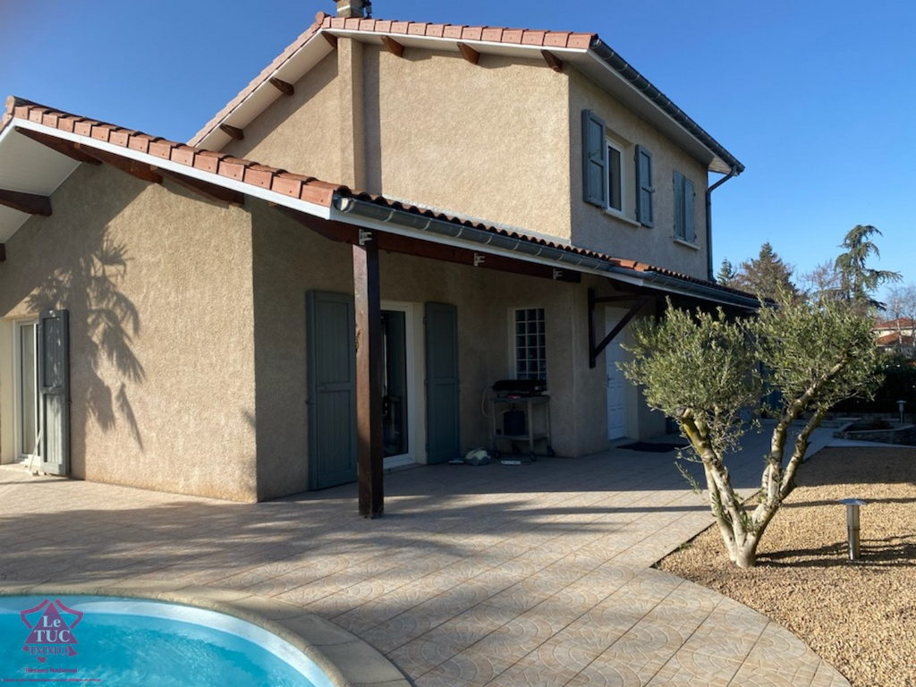 FEURS - Villa avec piscine et terrain FEURS - Villa avec piscine et terrain